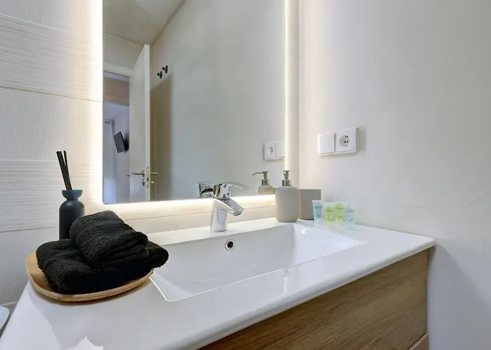 Wellingtonia Hotel *